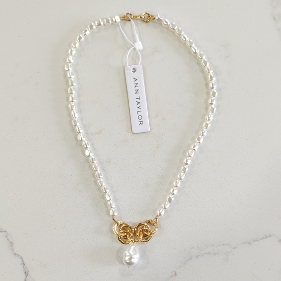 Ann Taylor Jewelry - Ann Taylor White Pearl Bead Necklace with Gold Knot and Drop Pearl